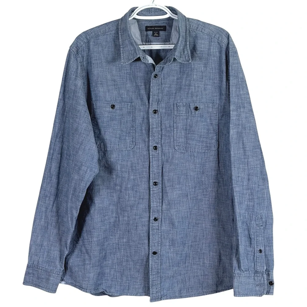 Banana Republic Chambray Shirt Mens XL 17-17.5 Blue Long Sleeve Pockets Cotton